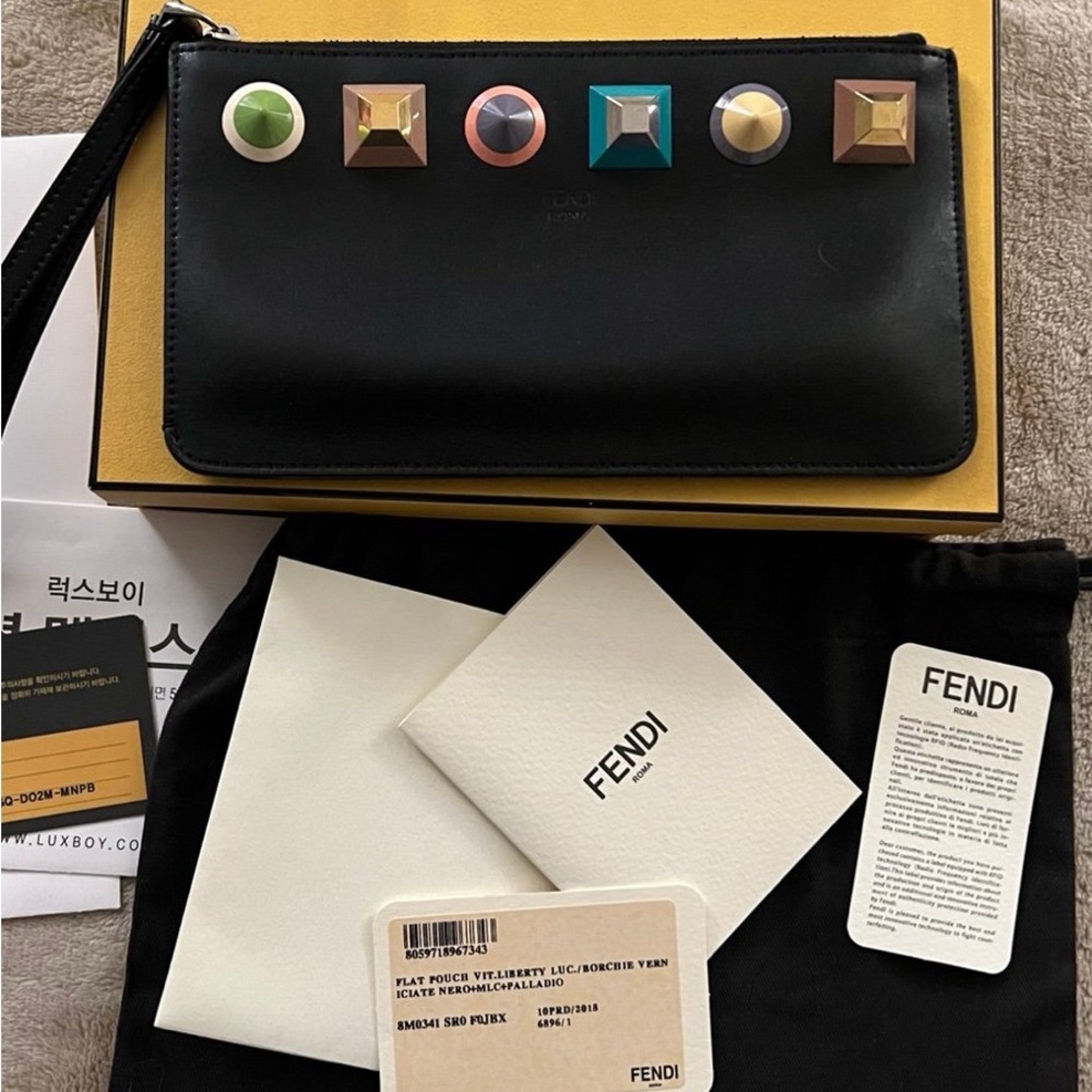 🔥FINAL DROP🔥💎Authentic,FENDI WRISTLET OR POUCH Comes w/ box and 
bag💎